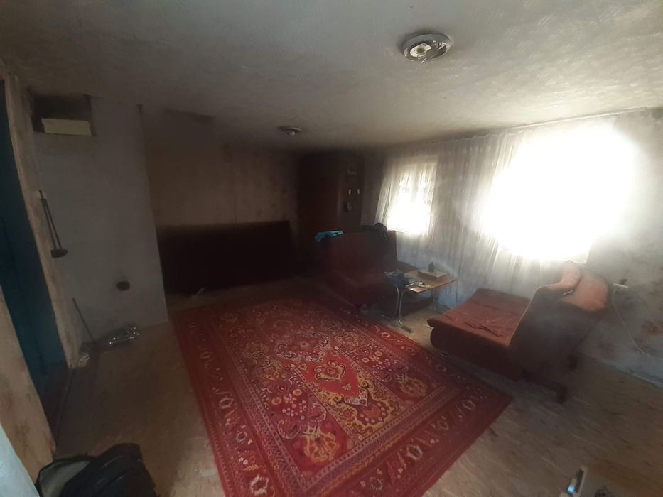 Продаётся дача. Зимняя.