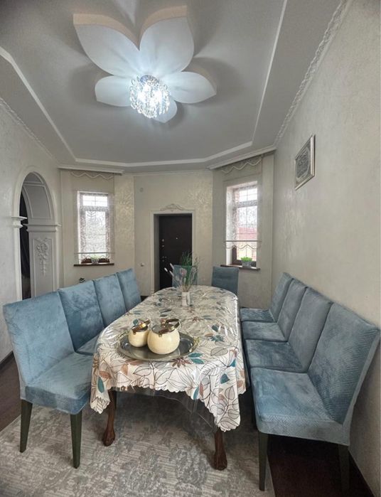 Продам стулья с чехлом