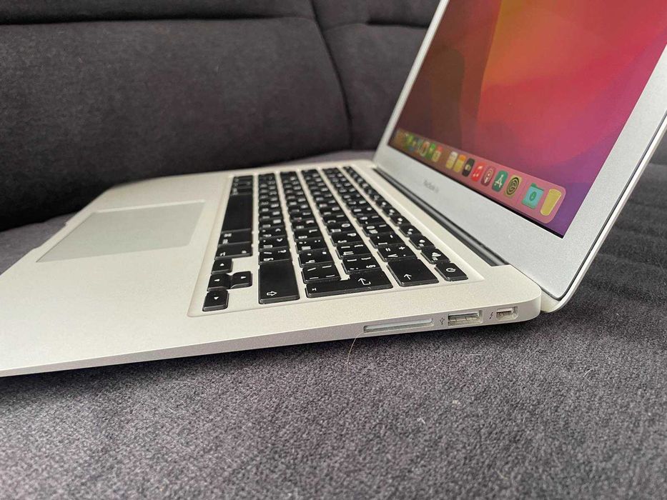 MacBook Аir 13" Еarly 2015 1'6 GHz Intel Core i5, 4 GB RAM