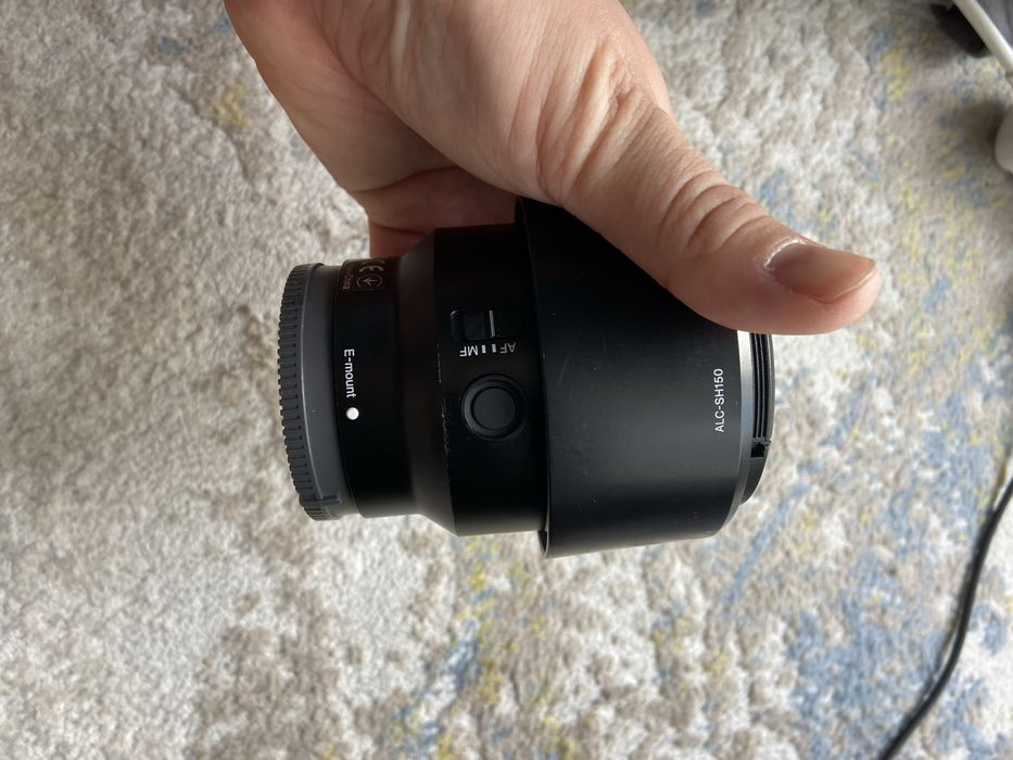 Sony FE 85mm f/1.8 объектив