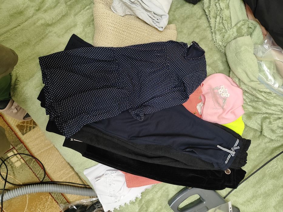 Продаю платье, юбки штаны на девочку 9 лет