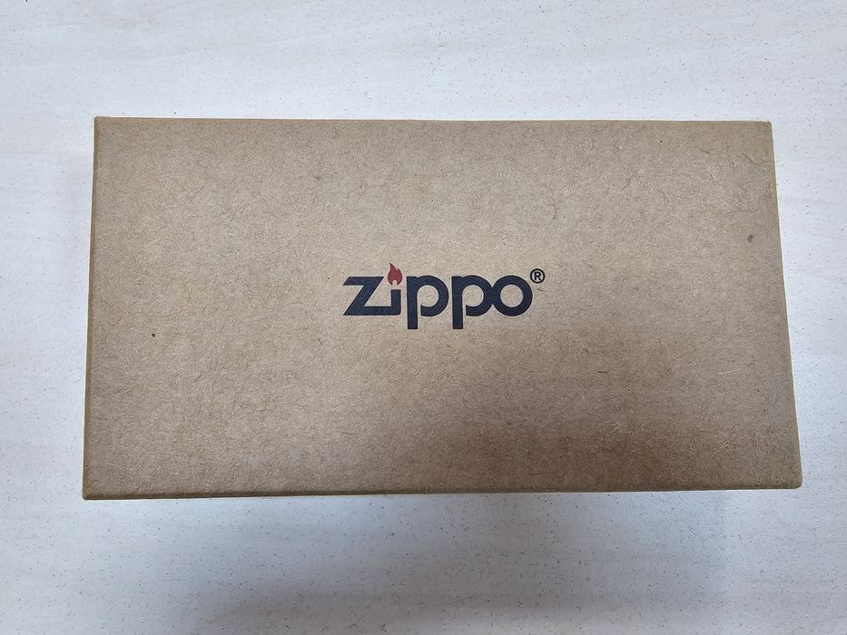Adidași zippo noi în cutie