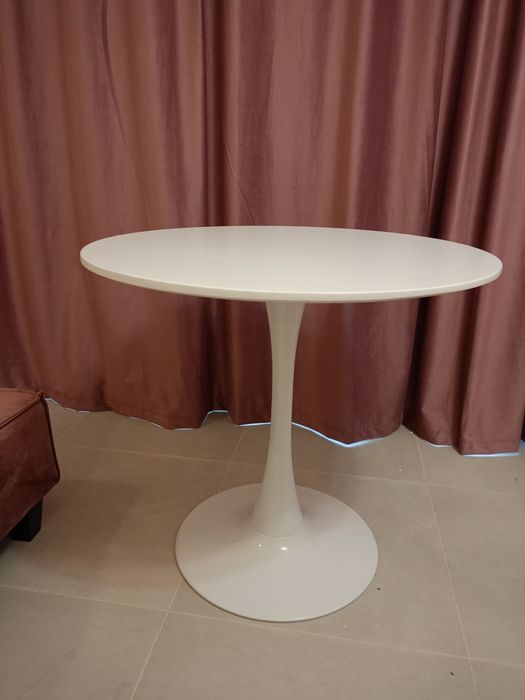 Masa  rotunda cu picior inalt