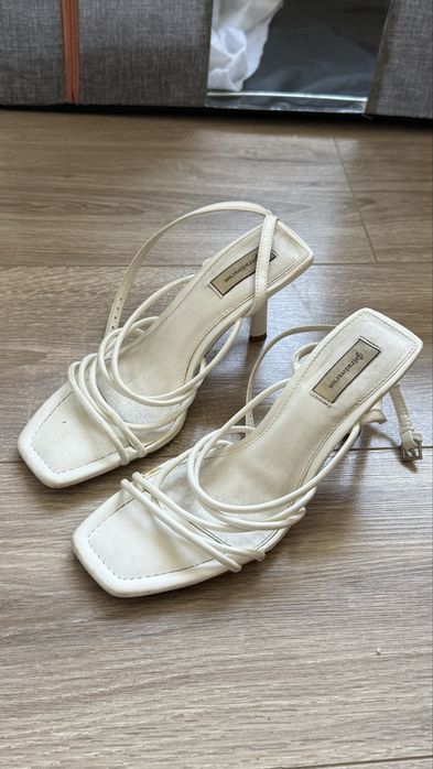 Босоножки stradivarius