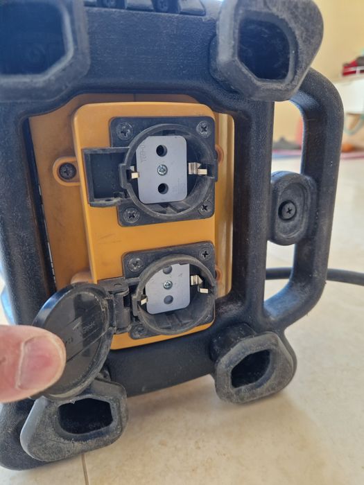 Dewalt DCR 017 QW  - radio de santier si incarcator (cu defect)