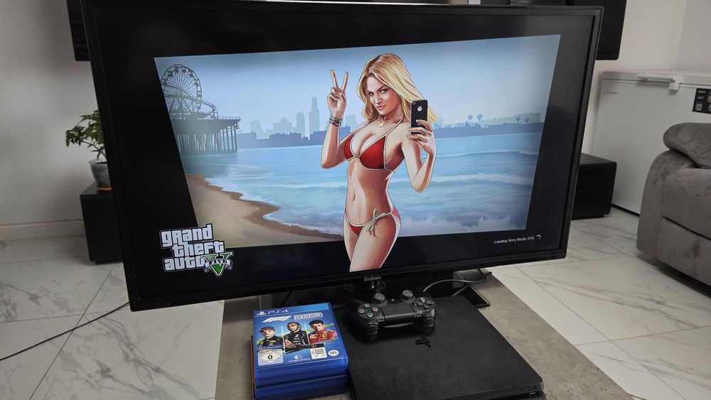 Vand PS4 complet 2 manete 7 jocuri si tv de 100 cm