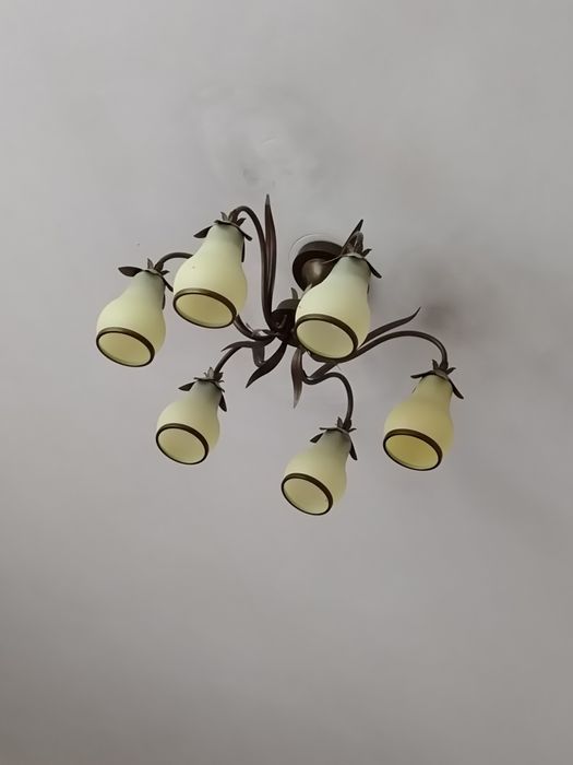 Продаю люстру турецкого производства.