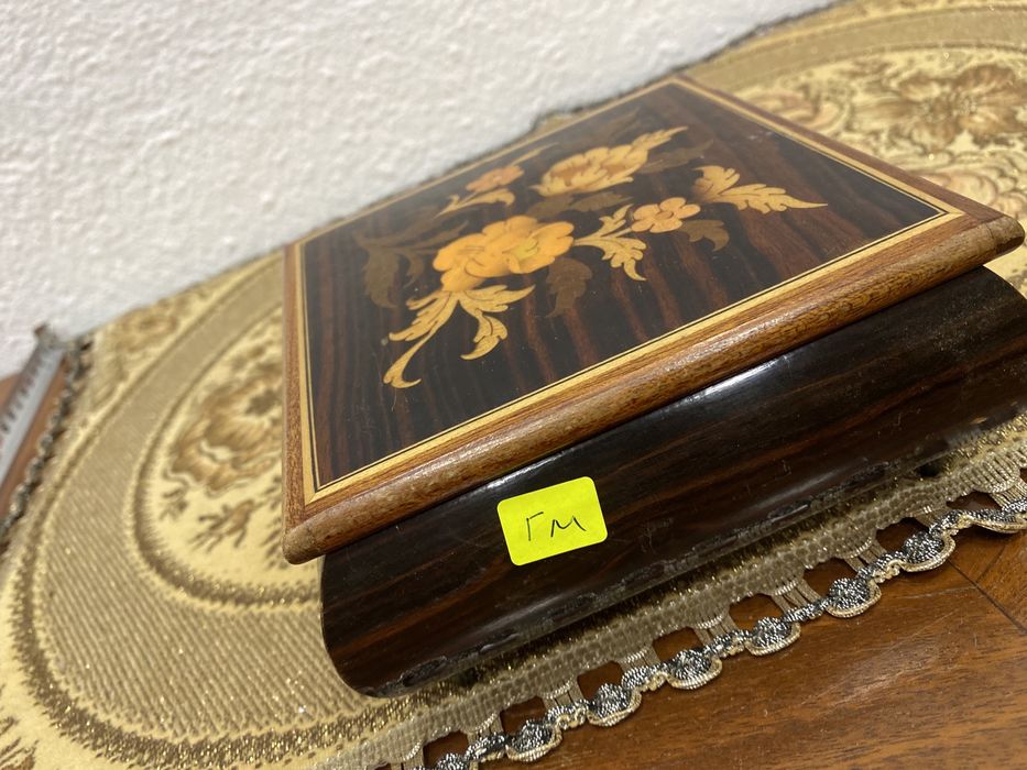 Италианска кутия за бижута с интарзия