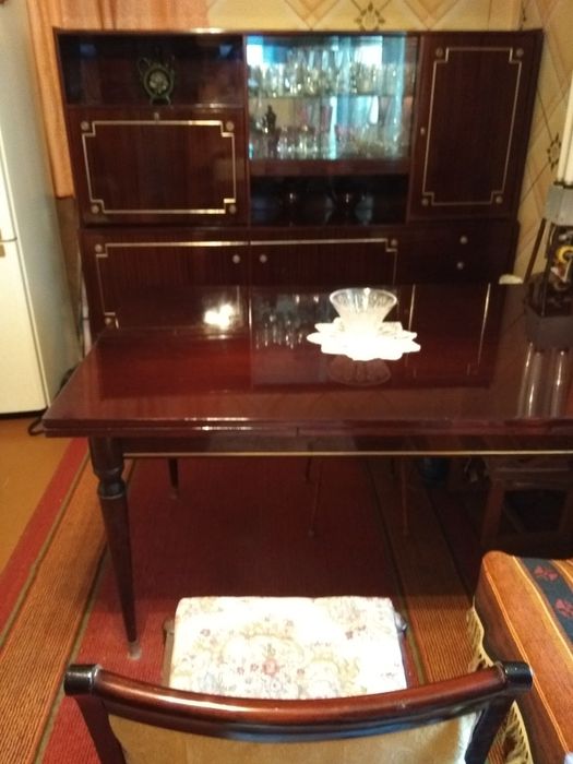 Продается Румынский полированный столи 4 стула