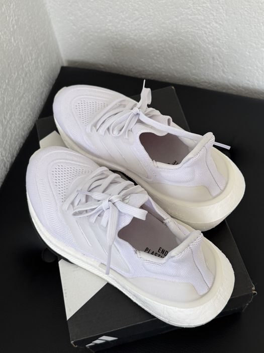 Adidas Light Boost mărimea 36 2/3.  Noi, fără etichetă, doar probați, nu au fost purtați.