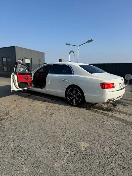 Bentley Flying Spur V8