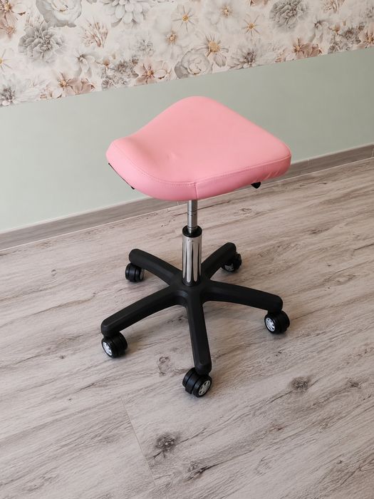 Scaun cosmetic profesional cu înălțime reglabilă 210 lei