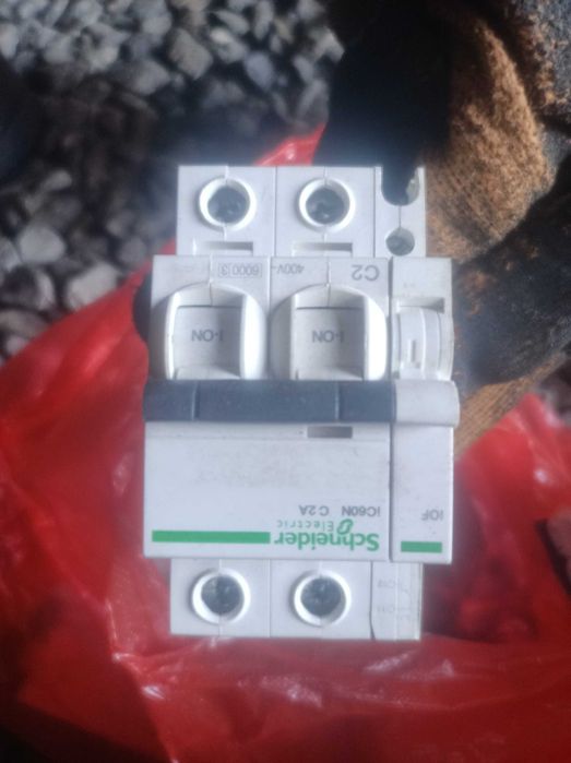 Автоматы 6 ампер. 2 ампера. Шнайдер.