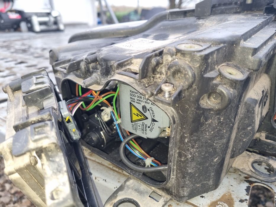 Десен фар за Ауди А8 Д3 2006г биксенот завиващ обурудван