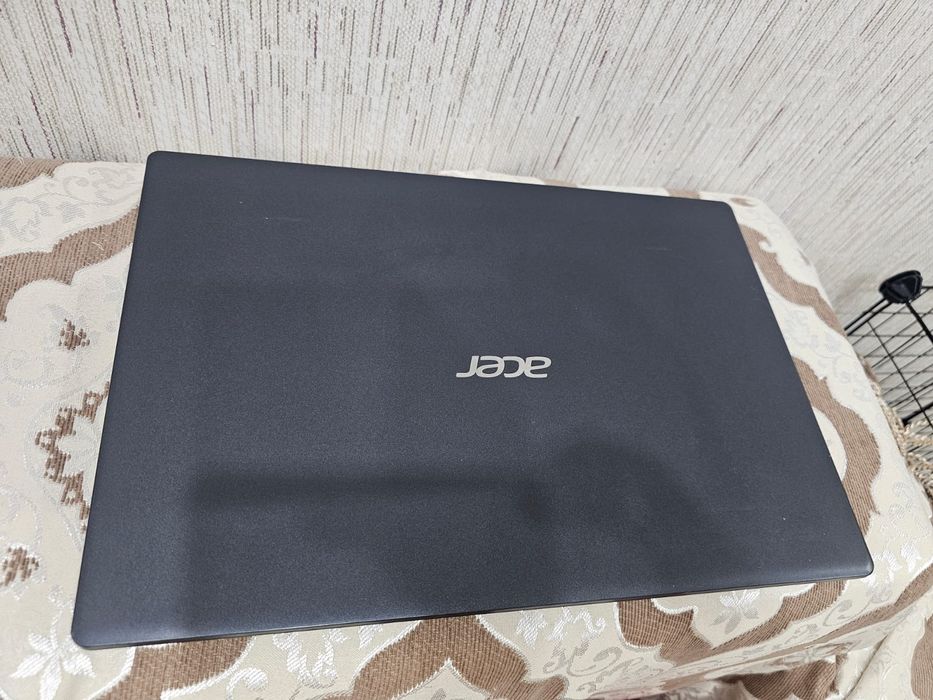 Продам ноутбук Acer core i3 сумка мышка в комплекте