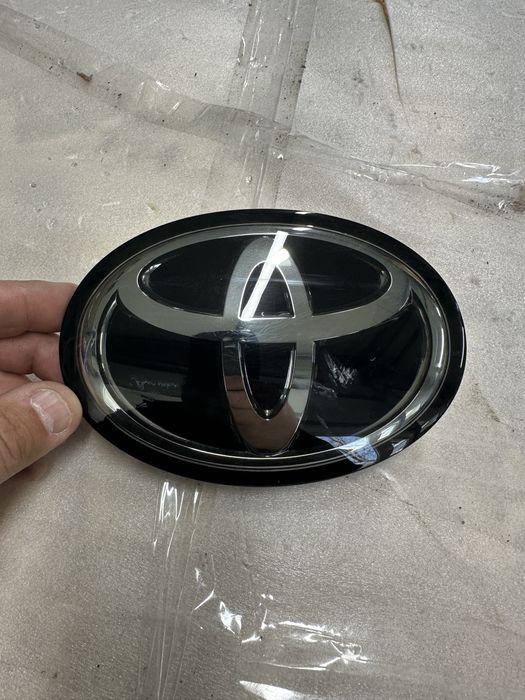 Emblemă toyota corolla cross.cod:90975-02160