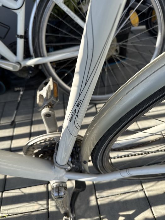 Vind  set doua biciclete  una de barbati si una de femei