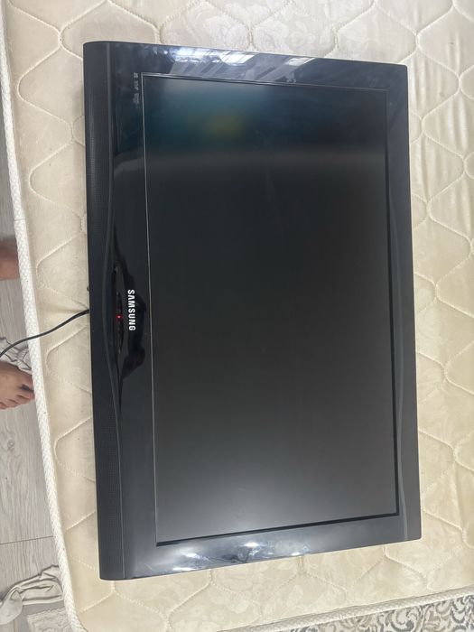 продам телевизор 81см