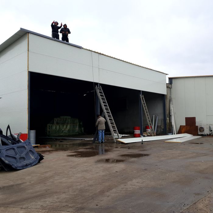 Vand hala metalică 10×25x4 și