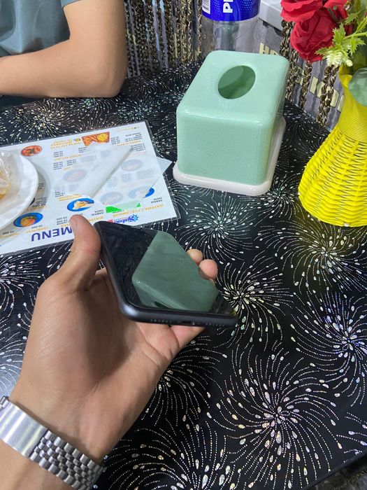 Iphone 11 ideal holatda