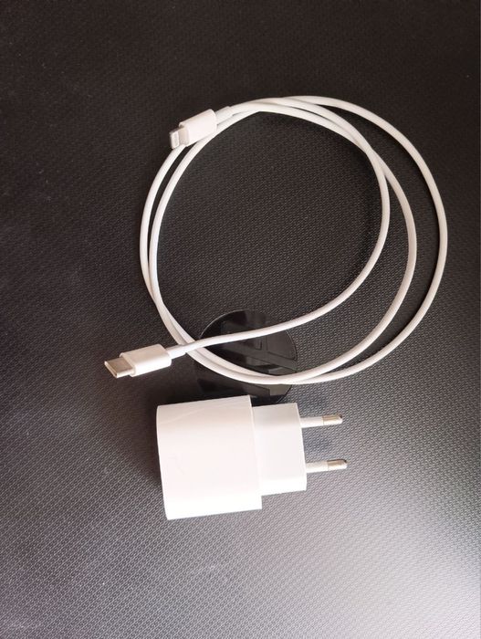 Zaryadnik sotiladi yaxshisi