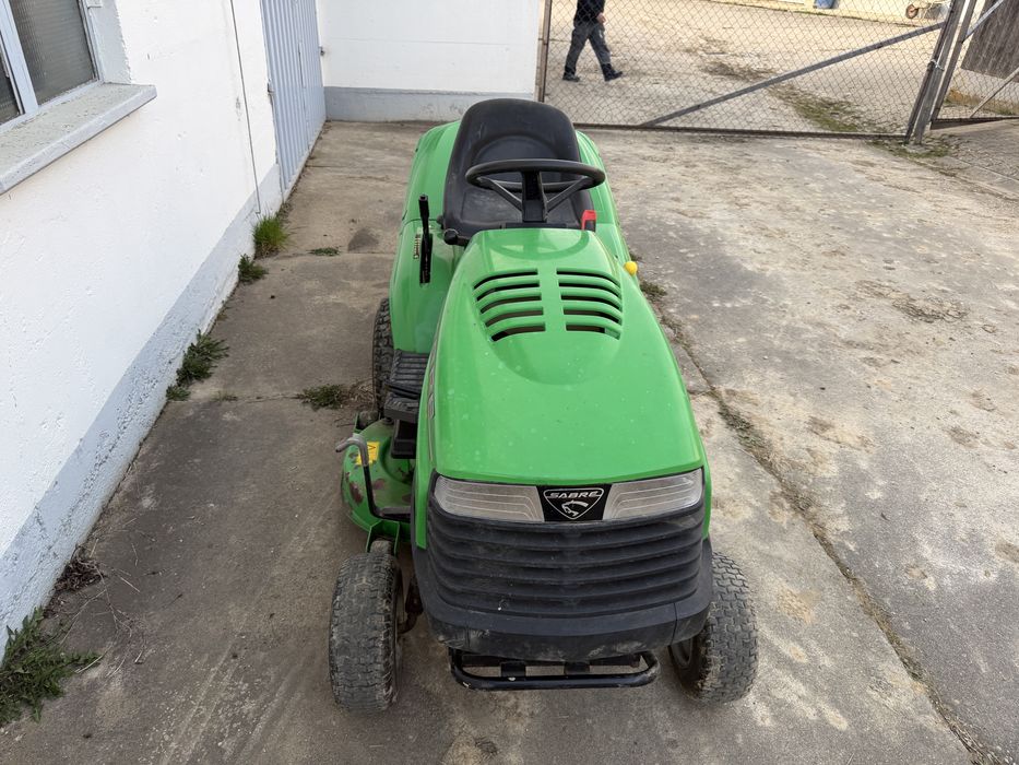 Tractoras gazon 13cai john Deer