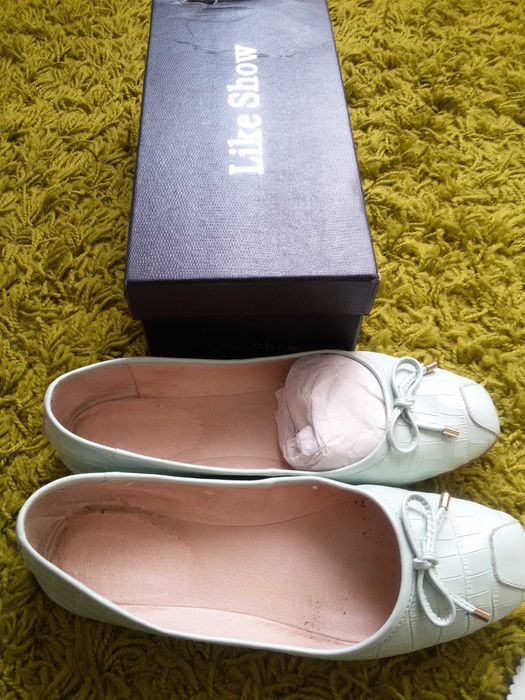 Кожанные балетки и сумка бирюзового цвета Цена за обе