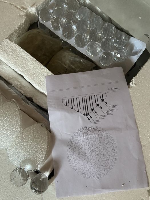 Продам люстру,новую