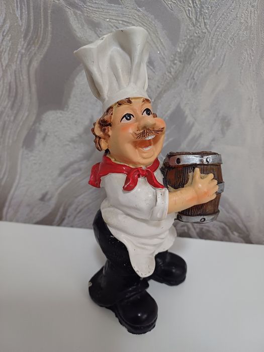 Статуэтка      Повар