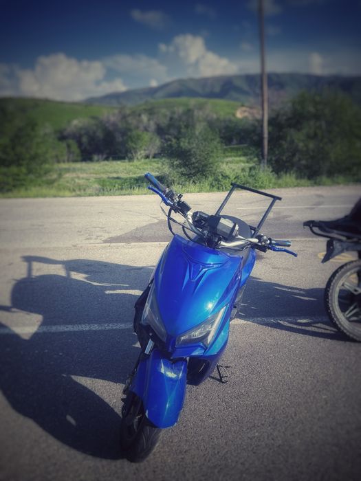 M8 Pro 165cc  | Қарап тұрған адамға сауда бар