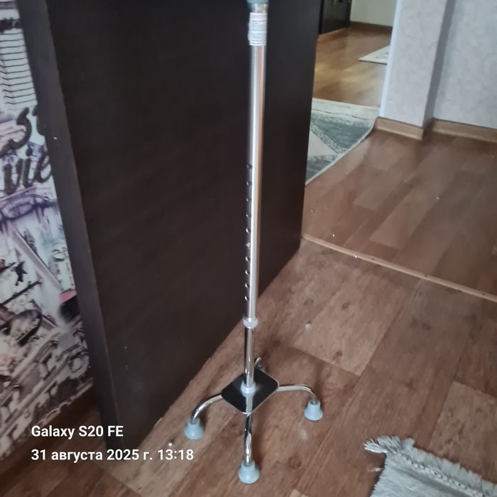 Продам костыль новый