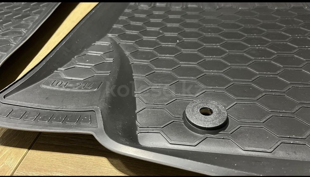 Резиновые полики Geely Azkarra