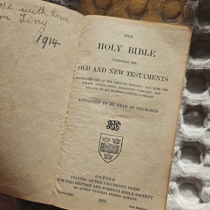 Biblia / Biblie de buzunar, 1913,engleza, coperta piele , 12x7x2.5 cm