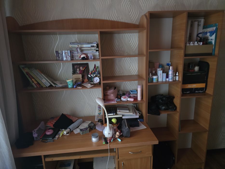 Детская комната - вместительный шкаф, кровать, стол со шкафом-полкой