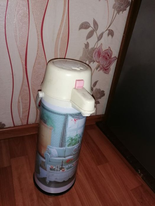 Продам термос 2л.