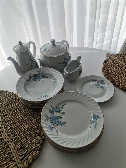 Красив комплект с позлата - стар български порцелан