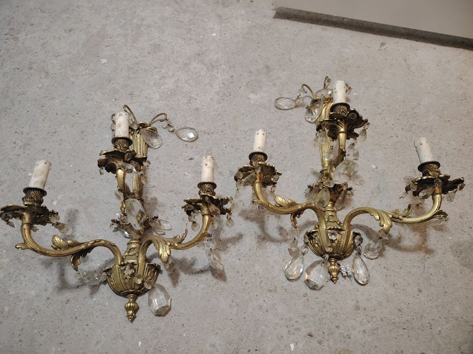 Superb set de aplice de dimensiuni mari din bronz masiv și elemente din cristal in stilul francez Louis,piese cu o lucrătură de o foarte mare finețe