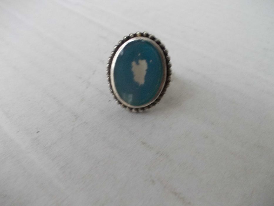 Inel vechi din argint cu piatra vopsita