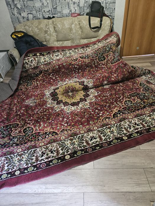 Продам ковёр 3, 2 на 2,5