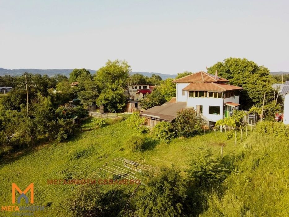 Продажба Къща гр. Севлиево - гр. Севлиево 200m² и двор 2300m²