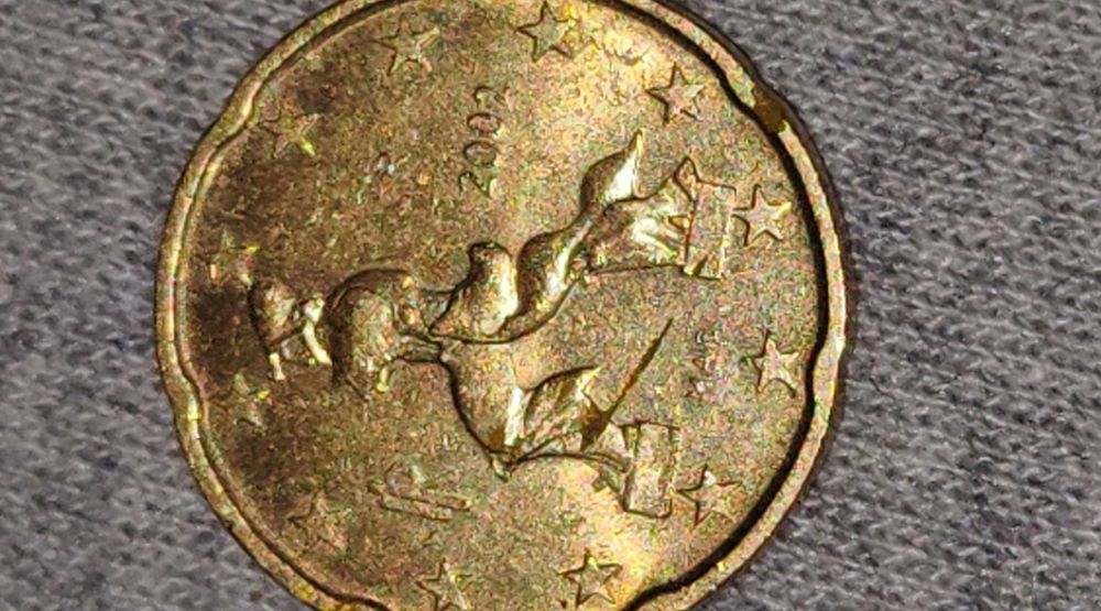 Vând moneda 20 eurocenți.