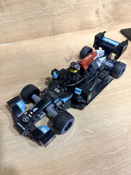LEGO Maşinuțe Speed Champions Mercedes-AMG F1