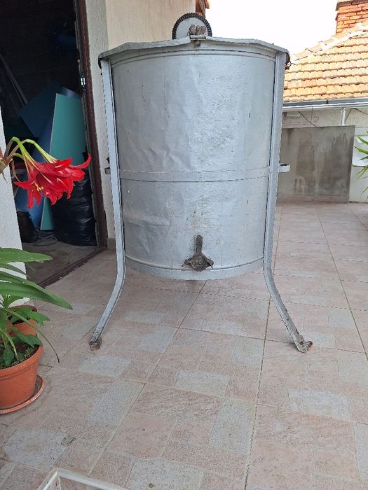 Центруфуга за вадене на мед