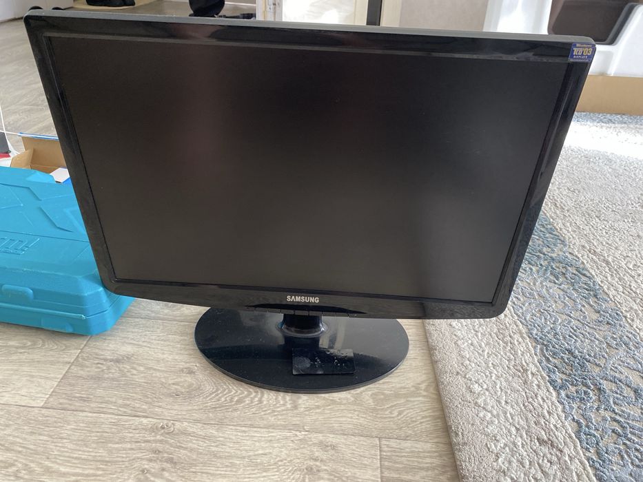 Монитор к компьютеру