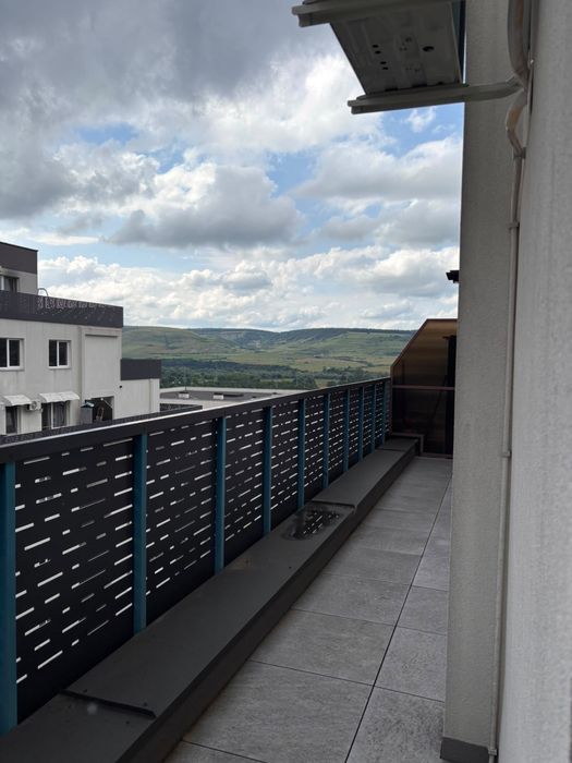 Inchiriez apartament cu 2 camere decomandat :str Avram iancu in spate la bmw