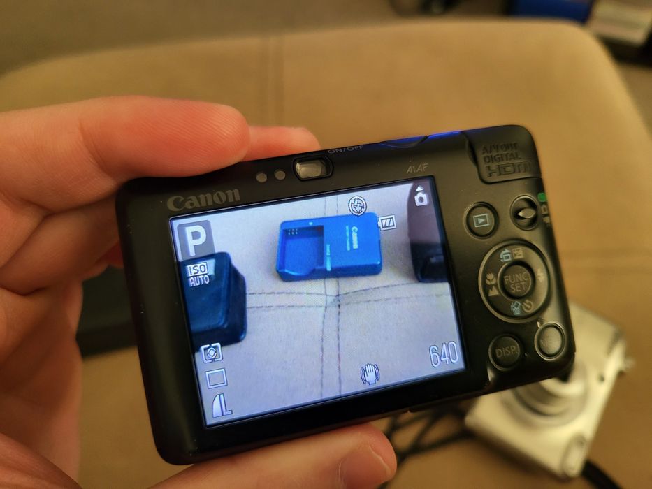 Два Canon-а и един Nikon комплект