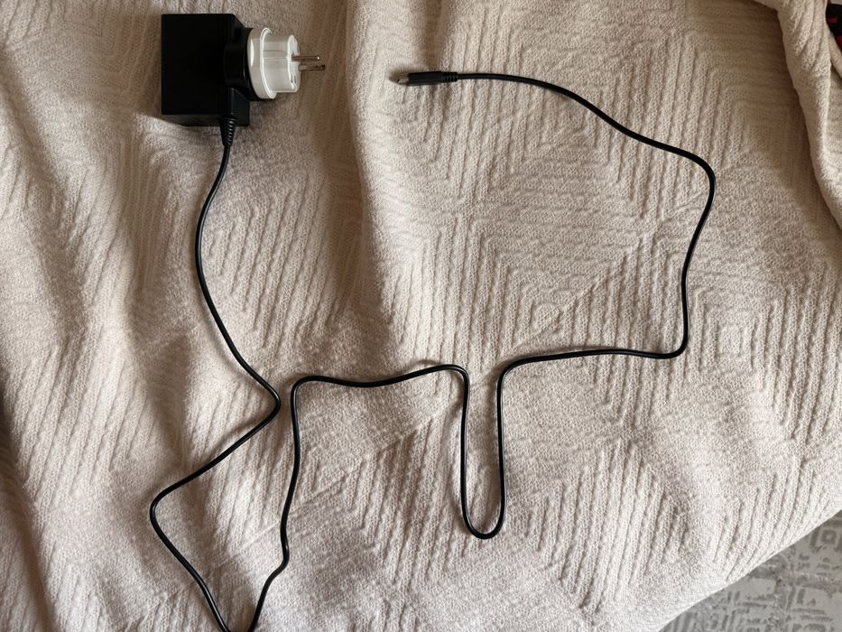 Консоль Nintendo Switch OLED в красном цвете