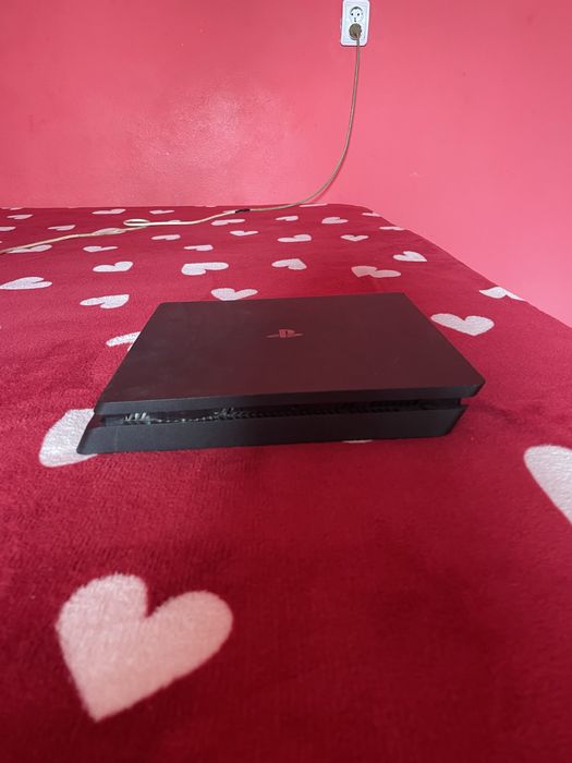 Vand ps4 in stare foarte buna