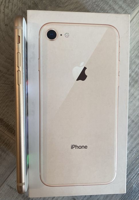 Продам Iphone 8