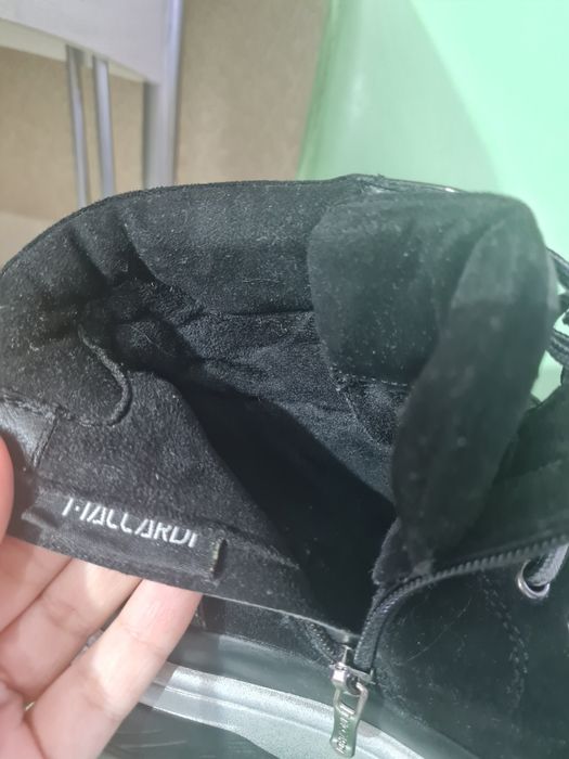 Продам демисезонные ботинки